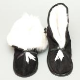 Полусапожки «Снегоходы-Nice» пошиты из черной замшевой кожи, и внутри утеплены белым кроличьим мехом, что делает их очень теплыми и практичными.